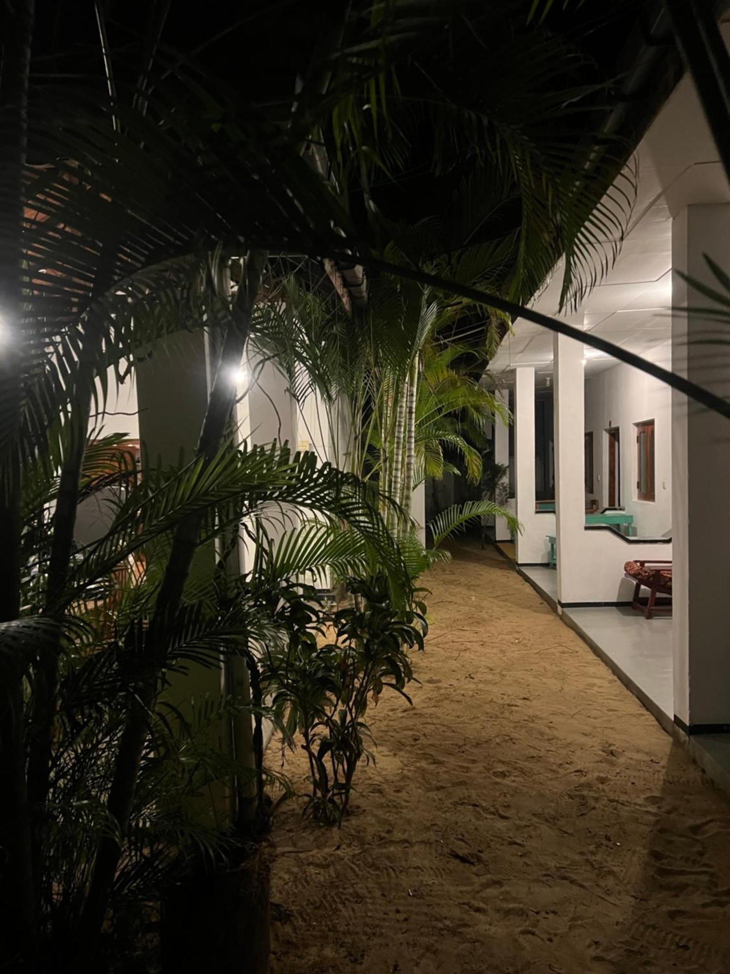 Hotel Moxy Bay Arugambay Arugam Bay Exterior foto
