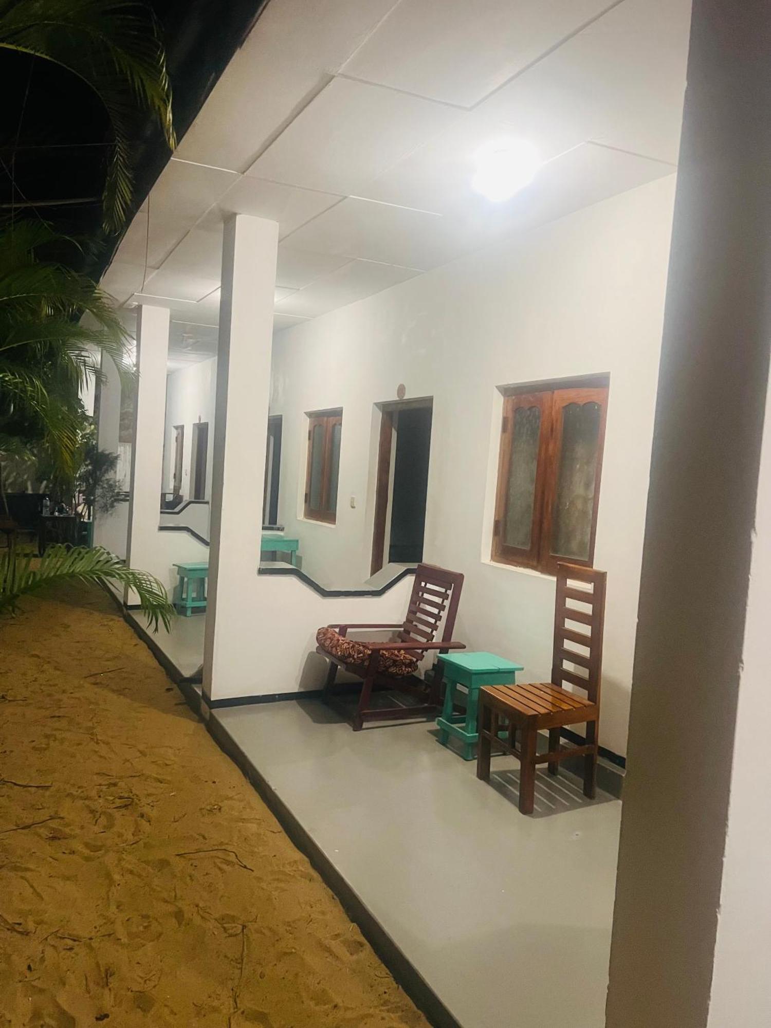 Hotel Moxy Bay Arugambay Arugam Bay Exterior foto
